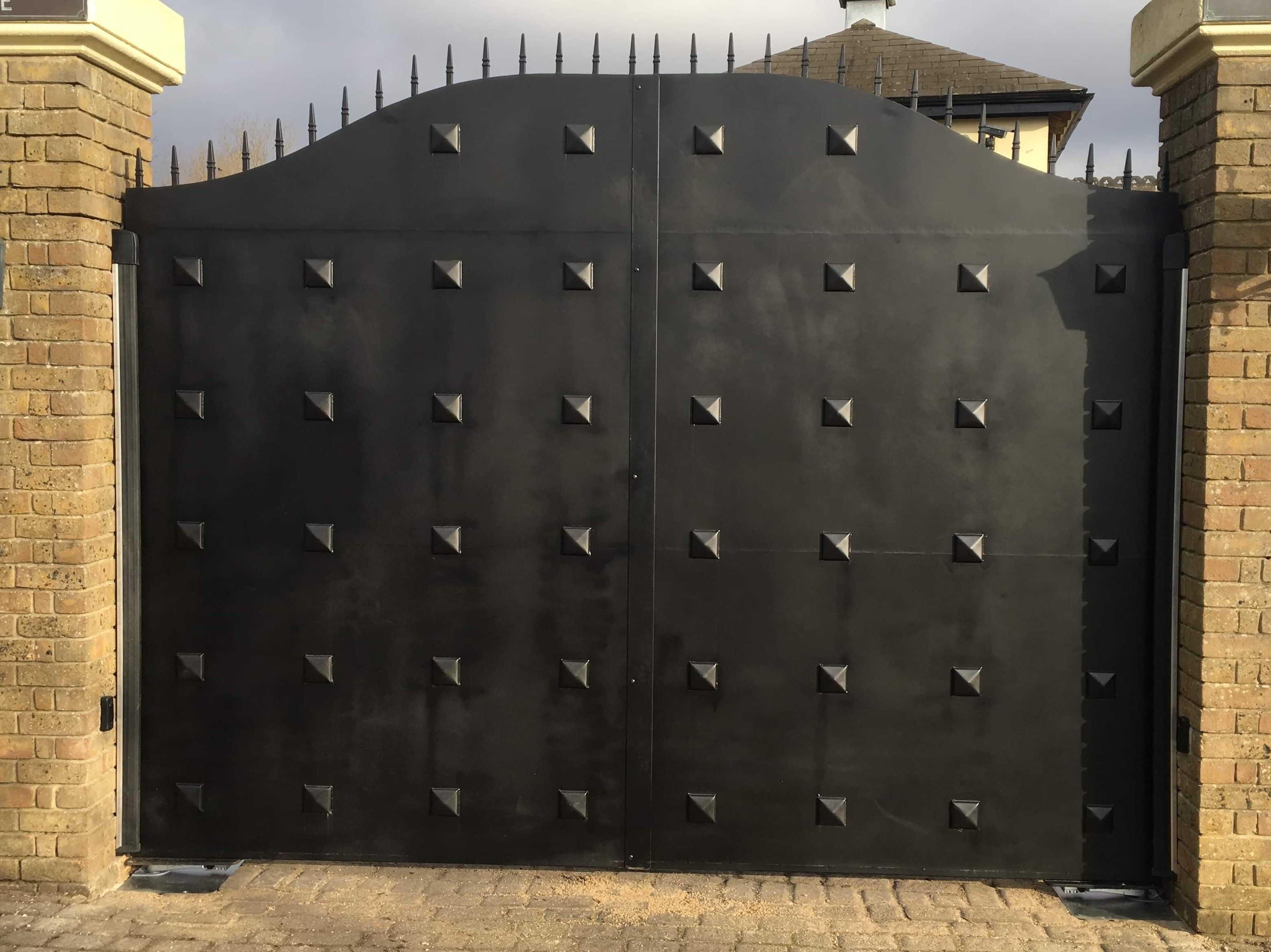 Bespoke Metal Gates with Underground Automation